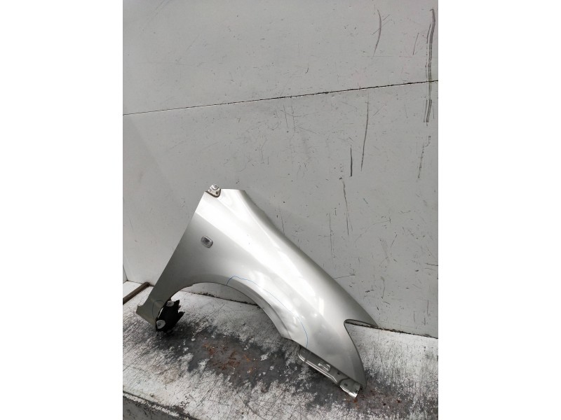 Recambio de aleta delantera derecha para toyota corolla (e12) 2.0 d-4d sol berlina referencia OEM IAM   