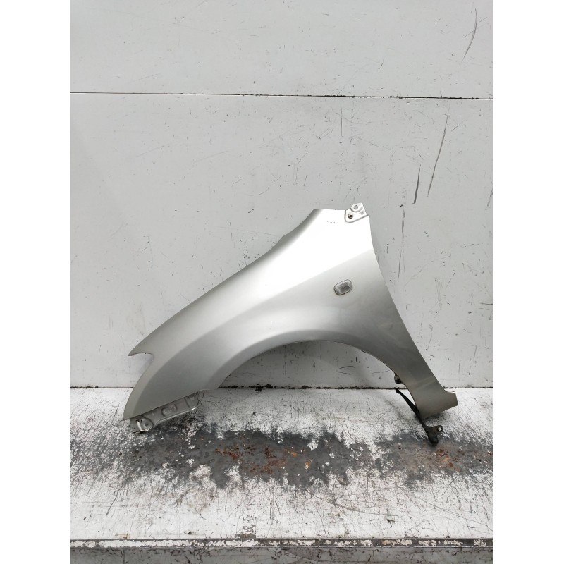 Recambio de aleta delantera izquierda para toyota corolla (e12) 2.0 d-4d sol berlina referencia OEM IAM   
