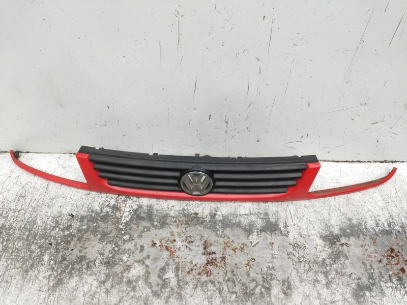 Recambio de rejilla delantera para volkswagen polo berlina (6n1) referencia OEM IAM  OJO VER FOTOS PATILLA ROTA
