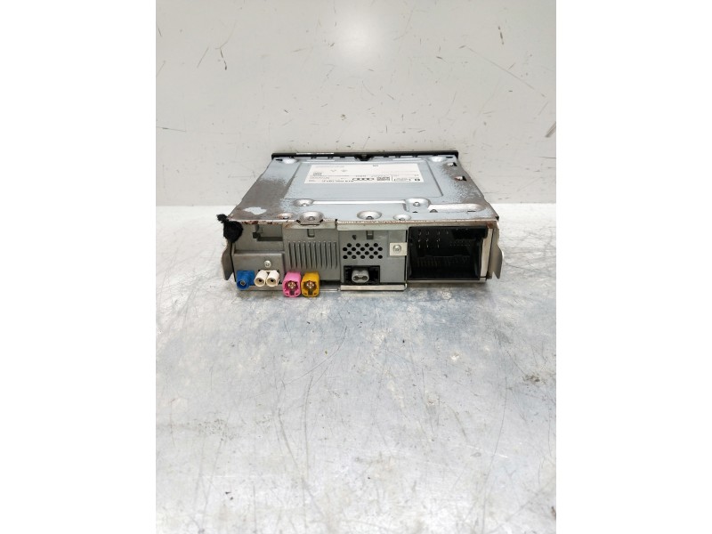 Recambio de sistema audio / radio cd para audi a3 sedán (8vm) referencia OEM IAM 81A035183C 28577513 1709010573