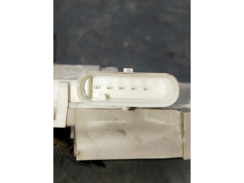 Recambio de motor cierre centralizado delantero derecho para audi a3 sedán (8vm) referencia OEM IAM 8X1837016C  5P