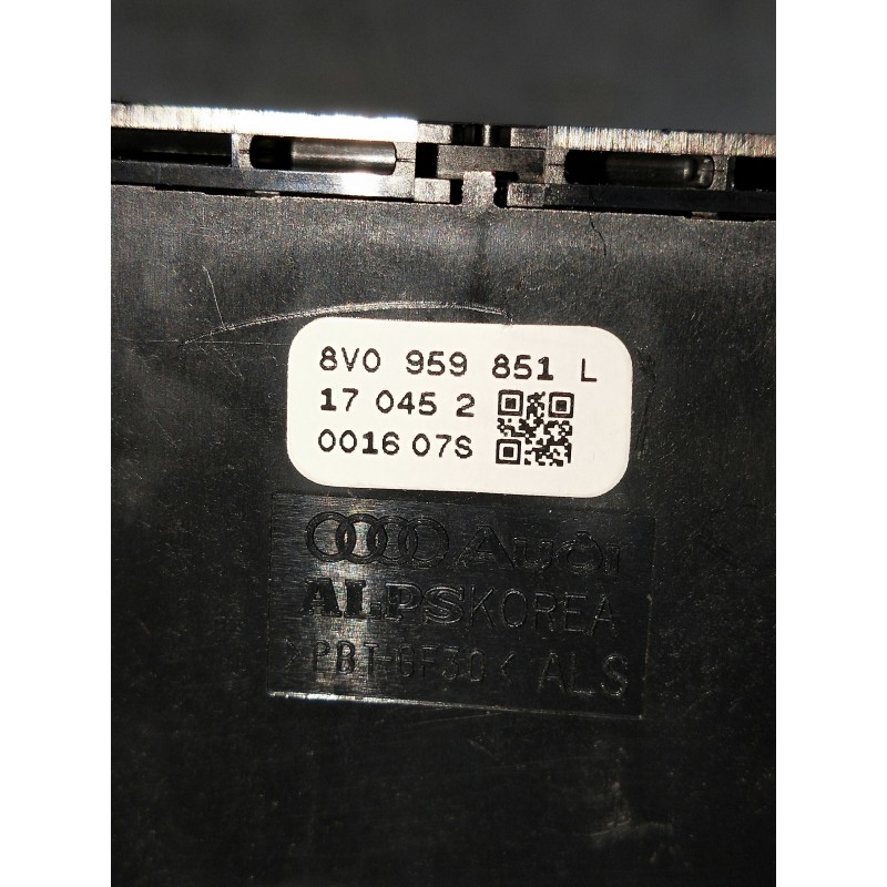 Recambio de mando elevalunas delantero izquierdo para audi a3 sedán (8vm) referencia OEM IAM 8V0959851L 170452 5P