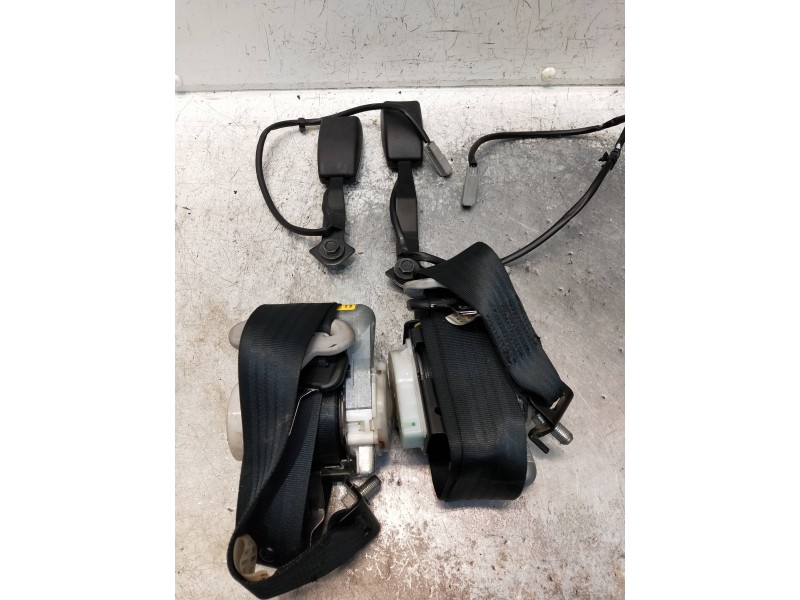 Recambio de juego cinturones delantero para mazda 5 berl. (cr) referencia OEM IAM   5P