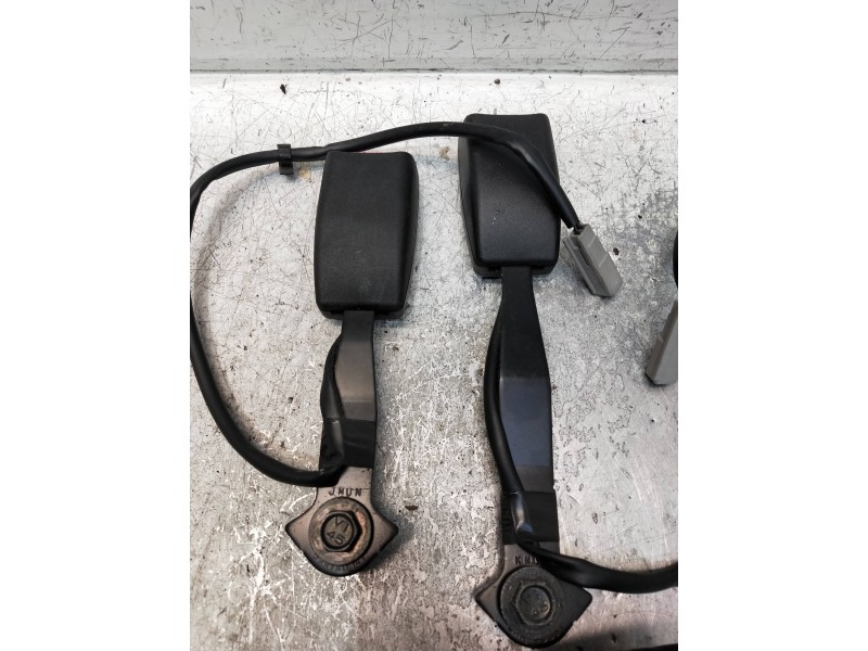 Recambio de juego cinturones delantero para mazda 5 berl. (cr) referencia OEM IAM   5P