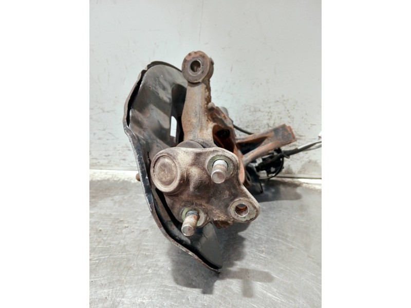 Recambio de mangueta delantera izquierda para toyota corolla (e12) 2.0 d-4d sol berlina referencia OEM IAM   