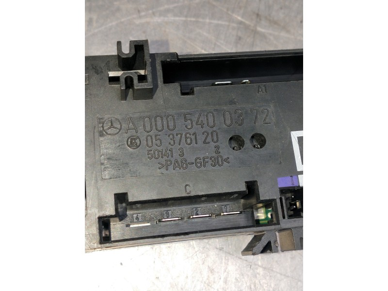 Recambio de caja reles / fusibles para mercedes clase e (w210) berlina diesel referencia OEM IAM A0005400372 05376120 