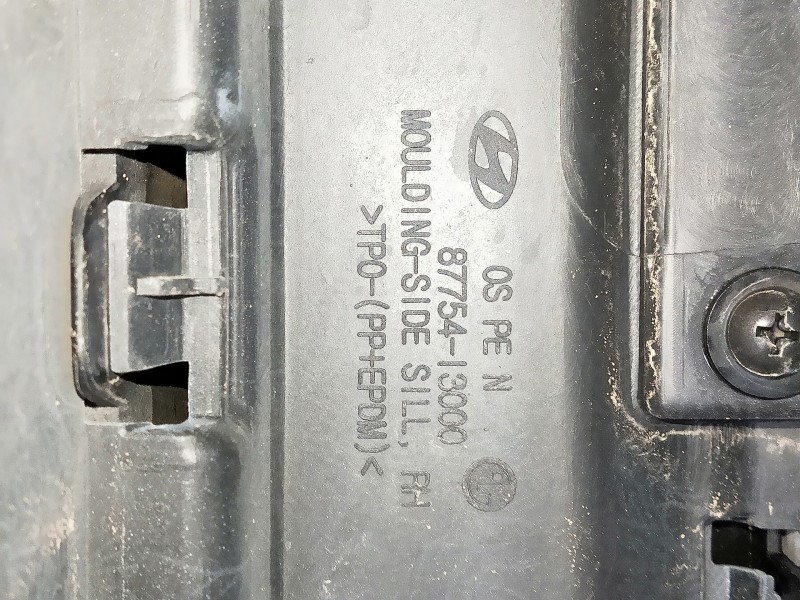 Recambio de faldon lateral para hyundai kona n os referencia OEM IAM 8775413000  DERECHO