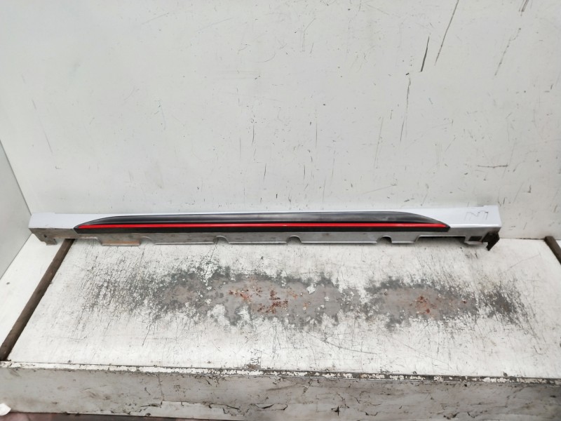 Recambio de faldon lateral para hyundai kona n os referencia OEM IAM 8775313000  