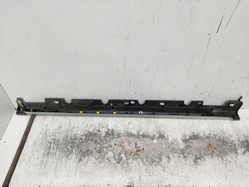 Recambio de faldon lateral para hyundai kona n os referencia OEM IAM 8775313000  