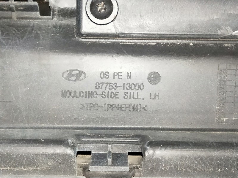 Recambio de faldon lateral para hyundai kona n os referencia OEM IAM 8775313000  