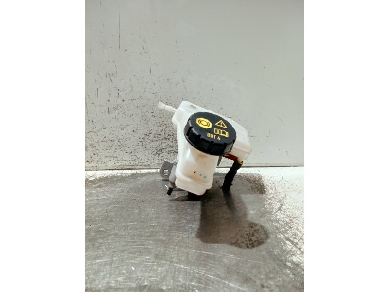Recambio de bomba freno para peugeot 208 (p2) referencia OEM IAM 32672071 A005P990 
