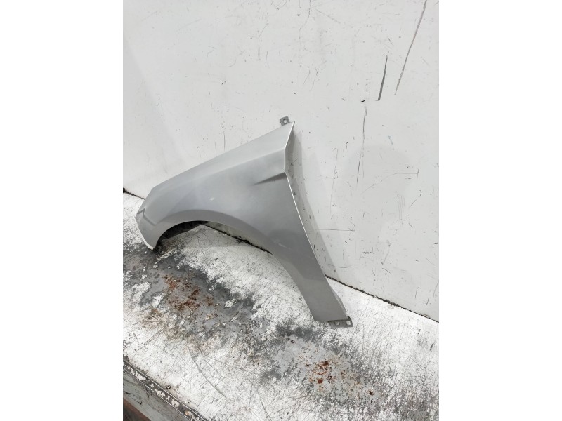 Recambio de aleta delantera izquierda para ford focus turn. referencia OEM IAM   