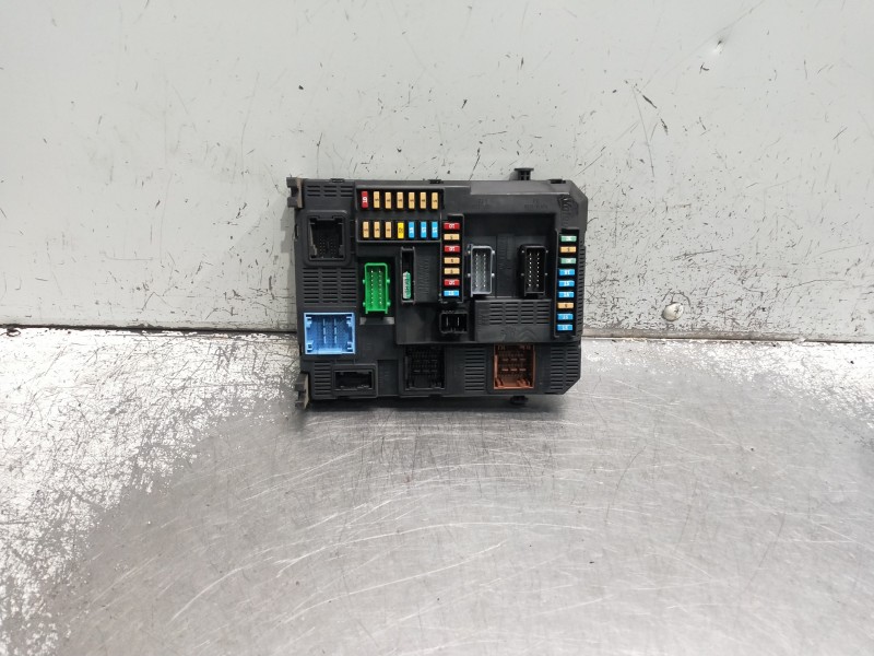 Recambio de caja reles / fusibles para citroen c-elysée referencia OEM IAM 9819849680  