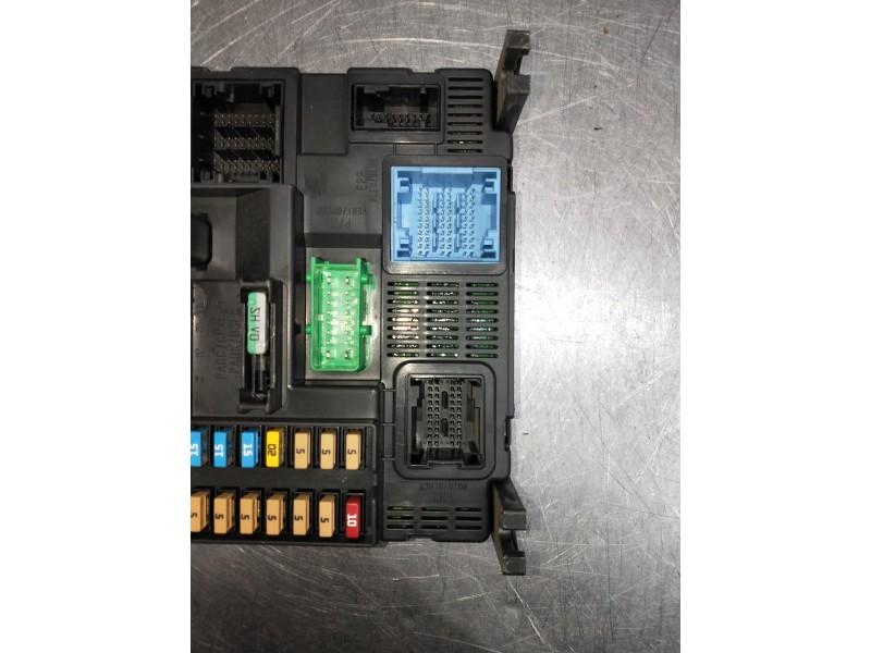 Recambio de caja reles / fusibles para citroen c-elysée referencia OEM IAM 9819849680  
