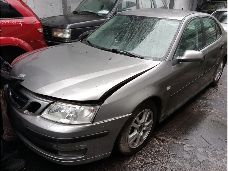saab 9-3 berlina del año 2004