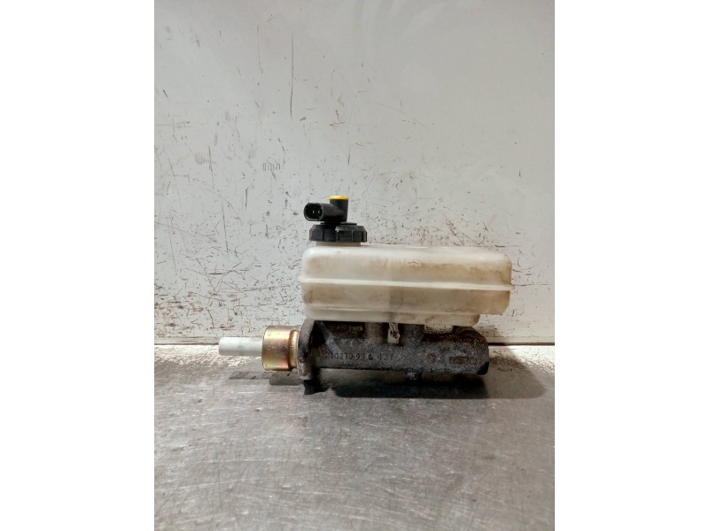 Recambio de bomba freno para renault master ii phase 2 caja cerrada referencia OEM IAM 21027999  