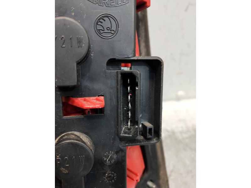 Recambio de piloto trasero derecho para skoda octavia combi (1u5) referencia OEM IAM 1U9945258  