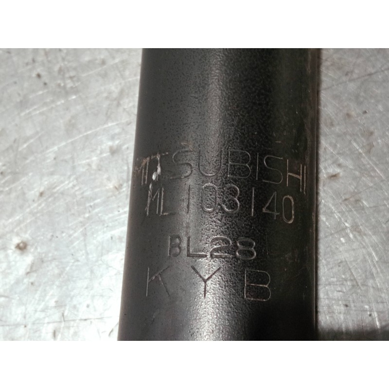 Recambio de amortiguador trasero izquierdo para mitsubishi canter 4.05  chasis 75 cabina individual (comfort) referencia OEM IAM
