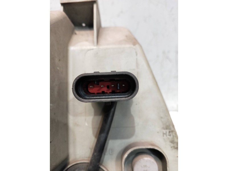 Recambio de faro izquierdo para mitsubishi canter 4.05  chasis 75 cabina individual (comfort) referencia OEM IAM 89311292  