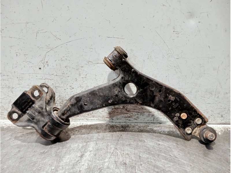 Recambio de brazo suspension inferior delantero derecho para ford focus turn. referencia OEM IAM BV613C339AAA  