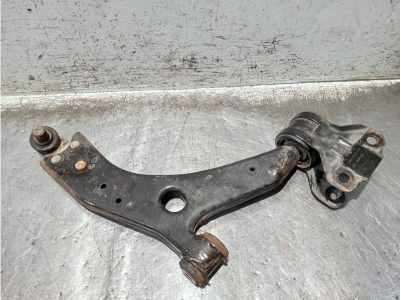 Recambio de brazo suspension inferior delantero derecho para ford focus turn. referencia OEM IAM BV613C339AAA  