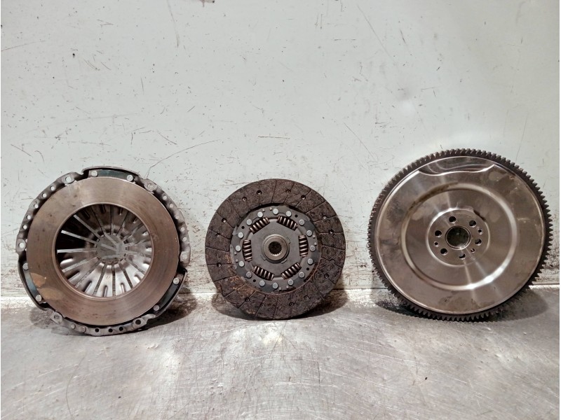 Recambio de kit embrague para ford focus turn. referencia OEM IAM 07L36940Y0 6366000017 