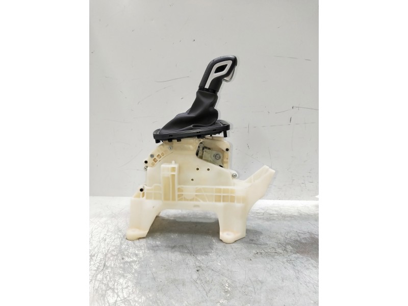 Recambio de palanca cambio para hyundai kona n os referencia OEM IAM 46700J9310  