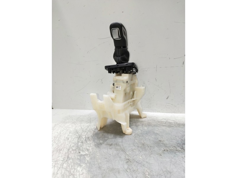 Recambio de palanca cambio para hyundai kona n os referencia OEM IAM 46700J9310  