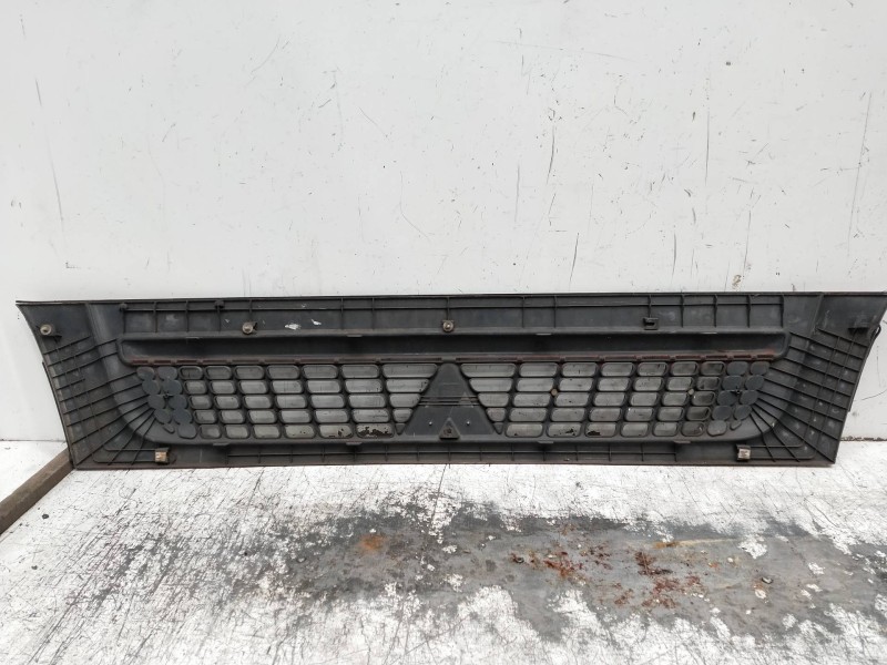 Recambio de rejilla delantera para mitsubishi canter 4.05  chasis 75 cabina individual (comfort) referencia OEM IAM   