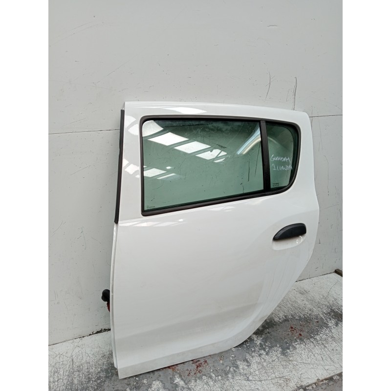 Recambio de puerta trasera izquierda para dacia sandero referencia OEM IAM   5P