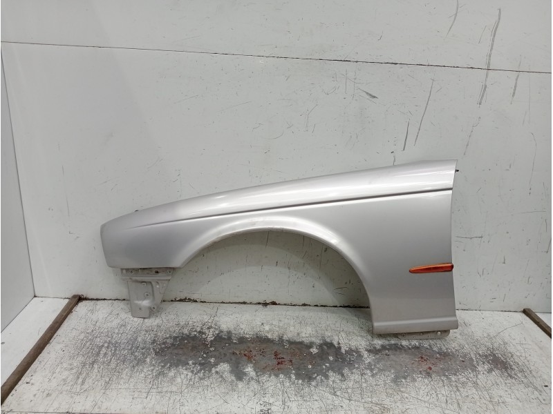 Recambio de aleta delantera izquierda para jaguar xj referencia OEM IAM   