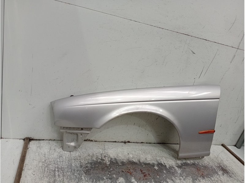 Recambio de aleta delantera izquierda para jaguar xj referencia OEM IAM   