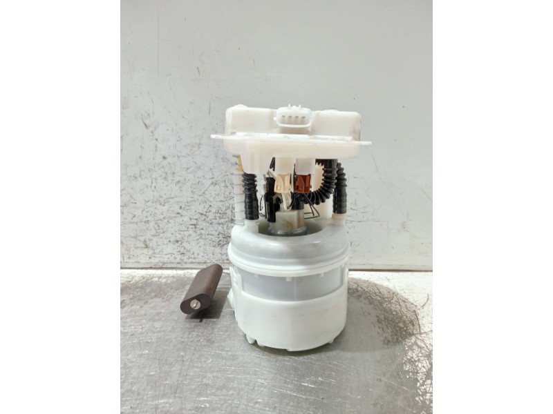 Recambio de bomba combustible para dacia sandero referencia OEM IAM 172022377R 09746529900 