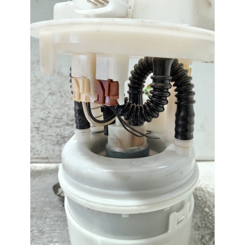 Recambio de bomba combustible para dacia sandero referencia OEM IAM 172022377R 09746529900 