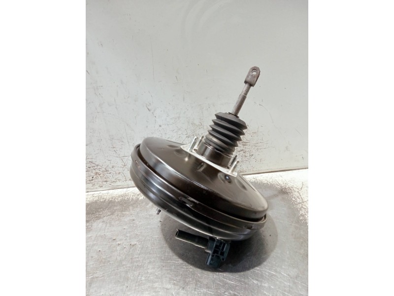 Recambio de servofreno para dacia sandero referencia OEM IAM 472103298R  