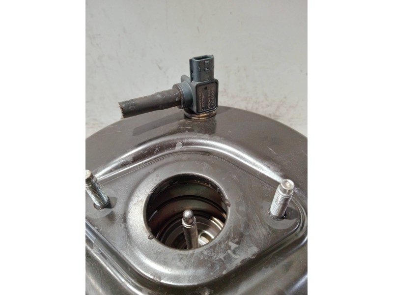 Recambio de servofreno para dacia sandero referencia OEM IAM 472103298R  