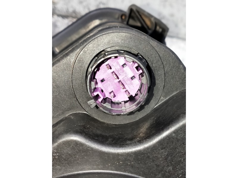 Recambio de faro derecho para fiat 500 312 1.0 hybrid referencia OEM IAM 81538002  