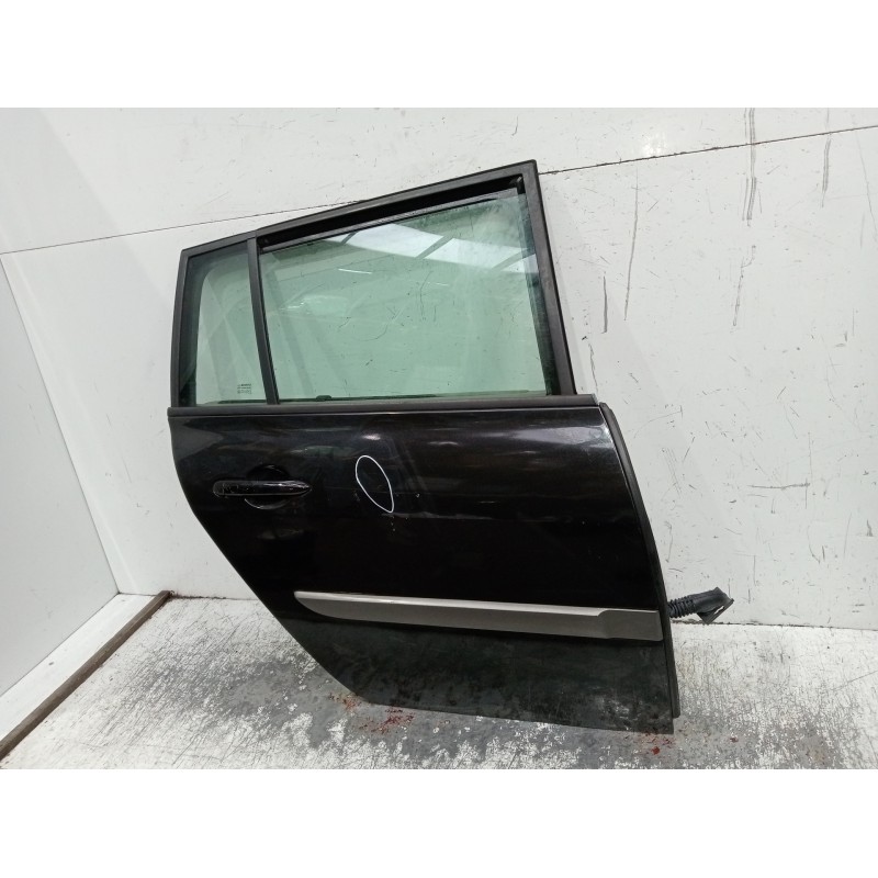 Recambio de puerta trasera derecha para renault megane ii familiar referencia OEM IAM   