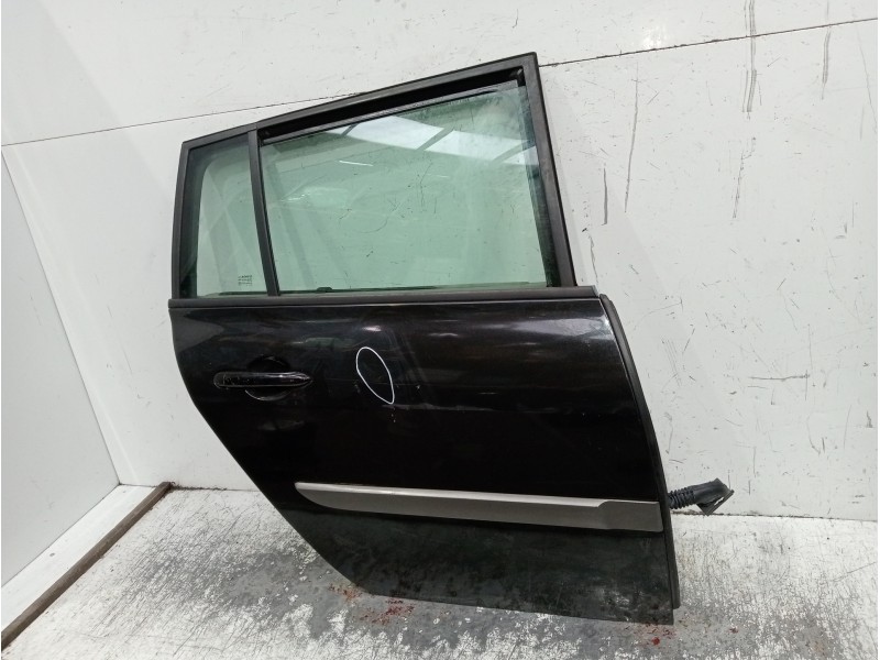Recambio de puerta trasera derecha para renault megane ii familiar referencia OEM IAM   