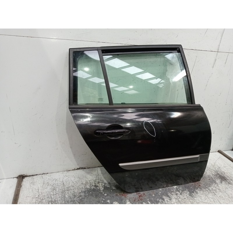 Recambio de puerta trasera derecha para renault megane ii familiar referencia OEM IAM   