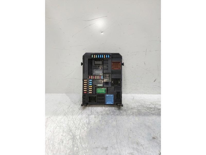Recambio de caja reles / fusibles para citroen c4 cactus referencia OEM IAM 9819849680 BSIN0200 E1064159