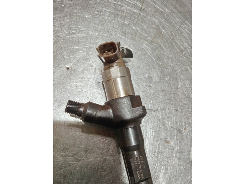 Recambio de inyector para mazda 3 lim. (bl) referencia OEM IAM 001008L00288 R2AA13H50 DENSO