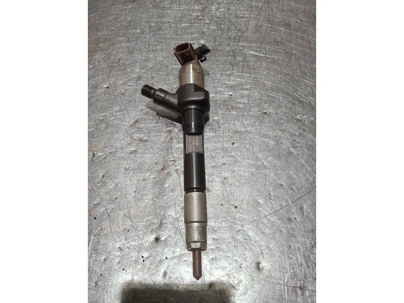 Recambio de inyector para mazda 3 lim. (bl) referencia OEM IAM 001008L0028 R2AA13H50 DENSO