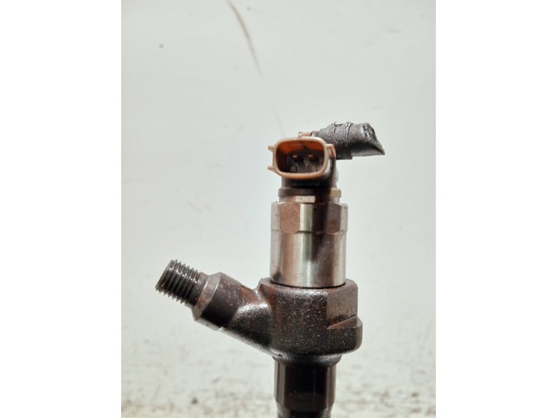 Recambio de inyector para mazda 3 lim. (bl) referencia OEM IAM 001008L0028 R2AA13H50 DENSO