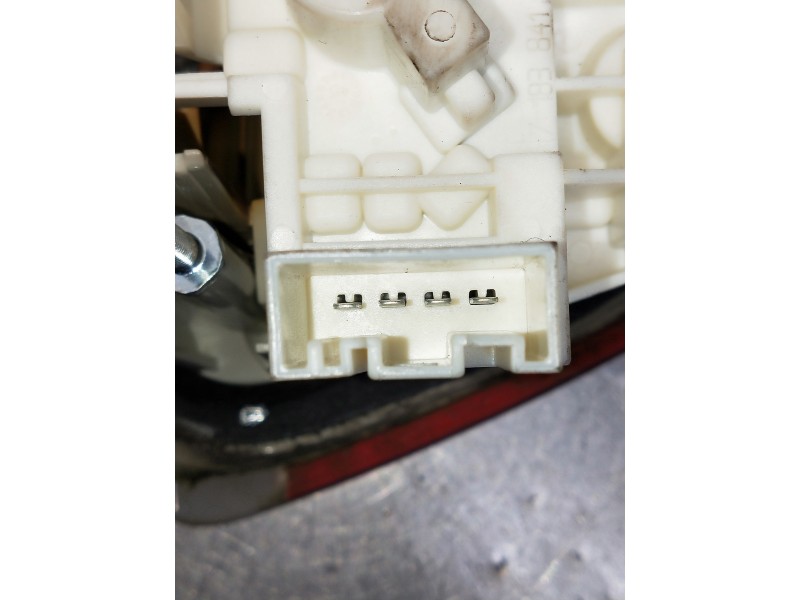 Recambio de piloto trasero izquierdo interior para bmw serie 3 berlina (e90) referencia OEM IAM 6937459  