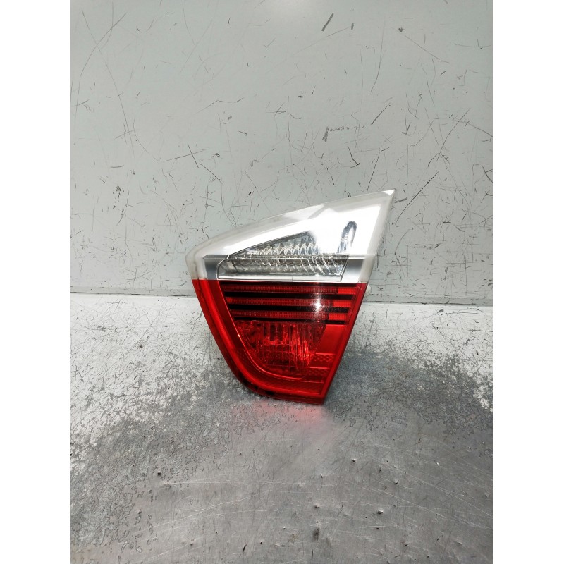 Recambio de piloto trasero derecho interior para bmw serie 3 berlina (e90) referencia OEM IAM 6937460  PORTA LÁMPARAS ROTO