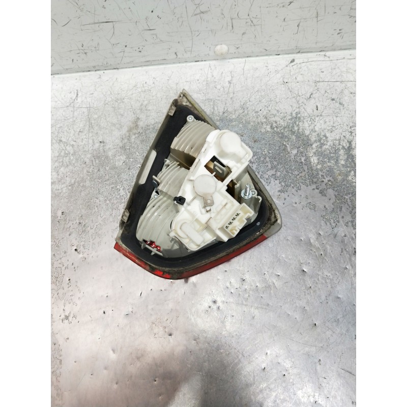 Recambio de piloto trasero derecho interior para bmw serie 3 berlina (e90) referencia OEM IAM 6937460  PORTA LÁMPARAS ROTO