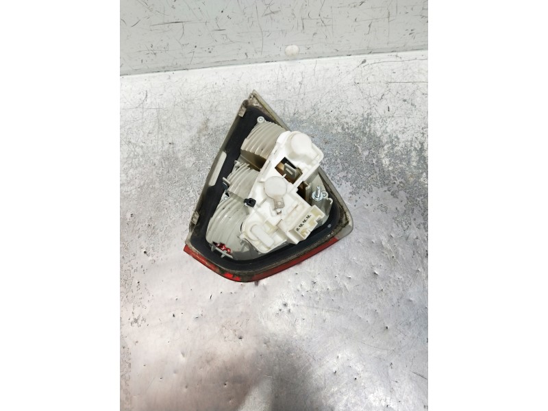 Recambio de piloto trasero derecho interior para bmw serie 3 berlina (e90) referencia OEM IAM 6937460  PORTA LÁMPARAS ROTO