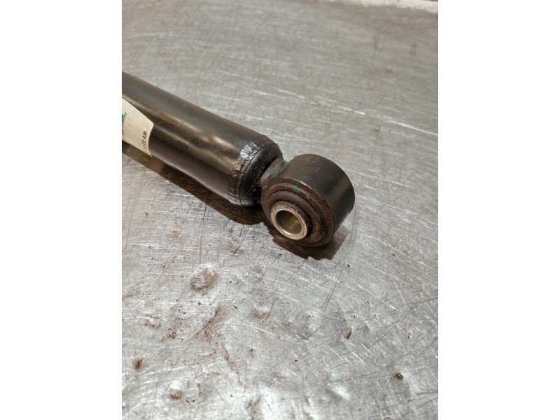 Recambio de amortiguador trasero izquierdo para dacia spring referencia OEM IAM 562103041R  