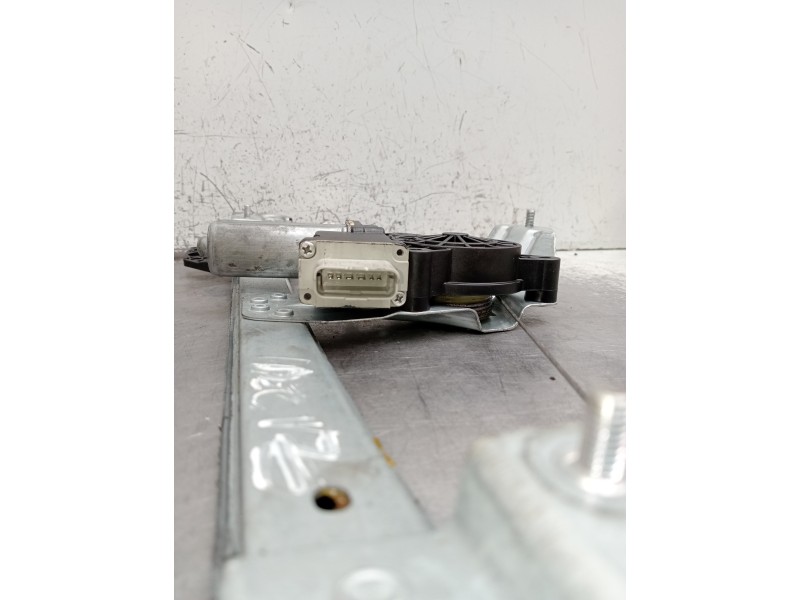 Recambio de elevalunas delantero izquierdo para dacia sandero referencia OEM IAM 807211440R  